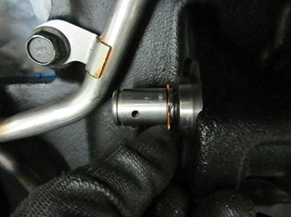 _Graphics/Web/TRSM0970_Lubricant Tube Installation 6.jpg